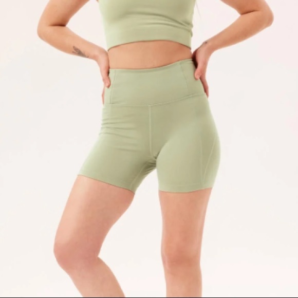 NWT girlfriend collective matcha biker shorts - Picture 2 of 4